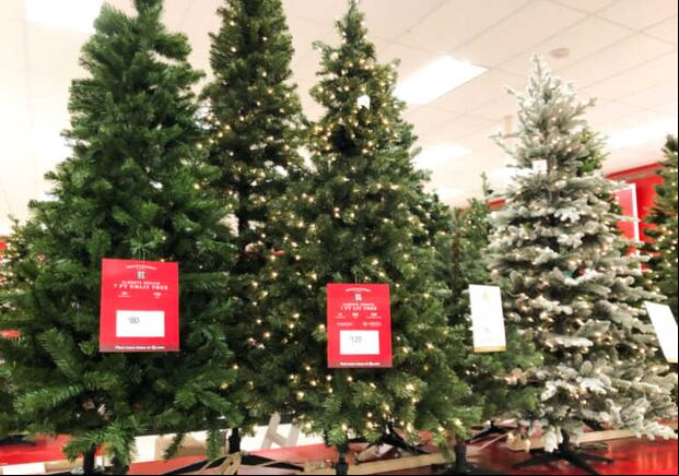 You’ve found the place to spot all the Best Black Friday Christmas Tree Deals 2024! Check out the cheapest Black Friday prices on pre-lit Christmas Trees for this year! | Photo by ionforsavings.com