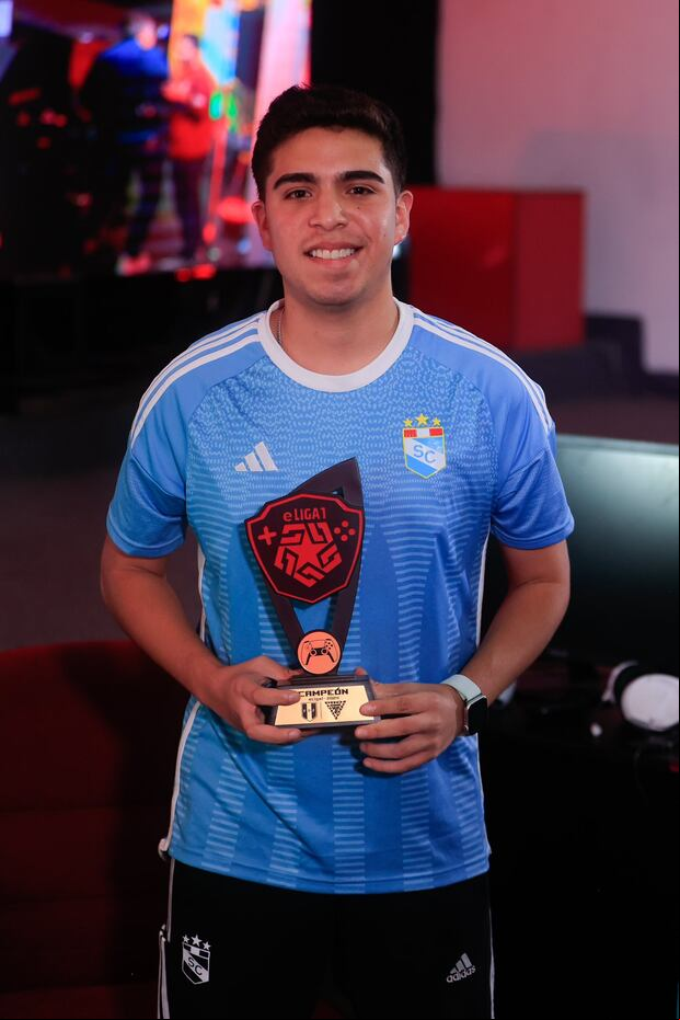Doménico Suárez ganó la eLiga 1 2024 con Sporting Cristal. (Foto: FPF)