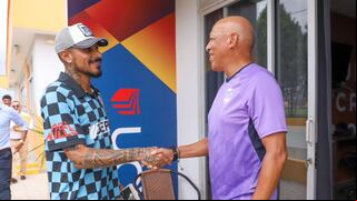 ¡Listos para hacer historia! Paolo Guerrero llegó a Villa Poeta para reunión con Roberto Mosquera