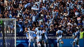 Argentina venció 3-1 a Irak y depende de sí misma en fútbol masculino de París 2024