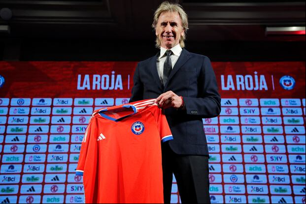 Claudio Pizarro también comentó sobre la nueva etapa de Ricardo Gareca en Chile. (Photo by Javier TORRES / AFP)