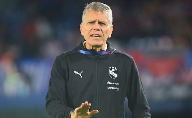 Paulo Autuori tiene una difícil tarea como entrenador de Sporting Cristal. (Foto: AFP)