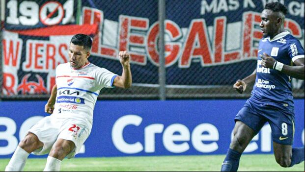 Eryc Castillo completó los 90 minutos en Copa Libertadores con una tarjeta amarilla. (Foto: CONMEBOL)