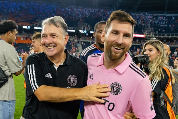 Gerardo Martino dirigió a Lionel Messi en Inter Miami y hoy se encuentra libre. (Foto: Getty Images)