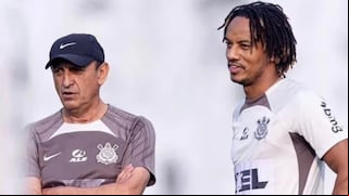 ¡No va más! Corinthians, de André Carrillo, anunció la salida de su técnico Ramón Díaz