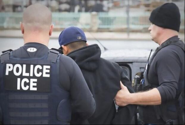How to act if you face ICE: The 3 essential rules to protect your rights. | Photo by Los Angeles Times