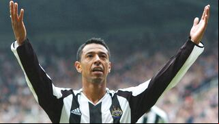 Nolberto Solano: “Le habría peleado el puesto a Alexander Arnold”