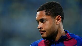 Barcelona encuentra delantero ante posible salida de Vitor Roque: madridista desde la cuna