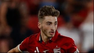 Josh Cavallo: su romántico compromiso con Leighton Morrell en la cancha de fútbol